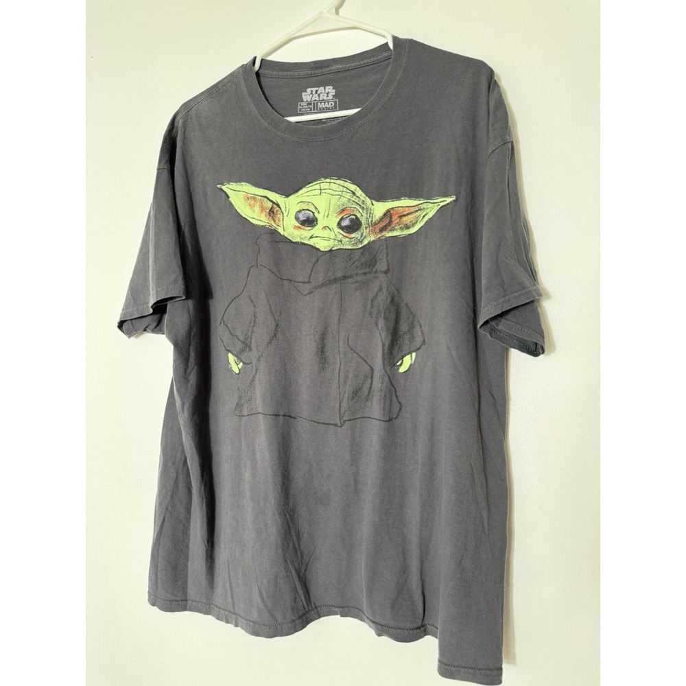 Star Wars Yoda graphics Mens Gray T-shirt Size XLarge Distressed 100 Cotton